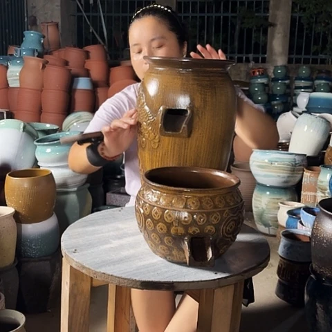 瑕疵两个流水罐盆子。