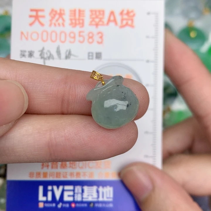 颈饰18K金镶嵌翡翠钱袋