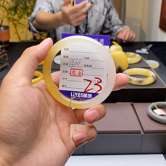 石英质玉（黄龙玉）未镶嵌手镯B***?