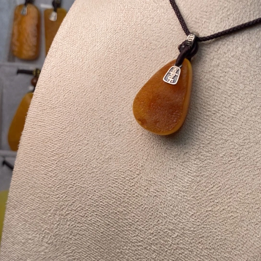 琥珀未镶嵌珠宝奇石