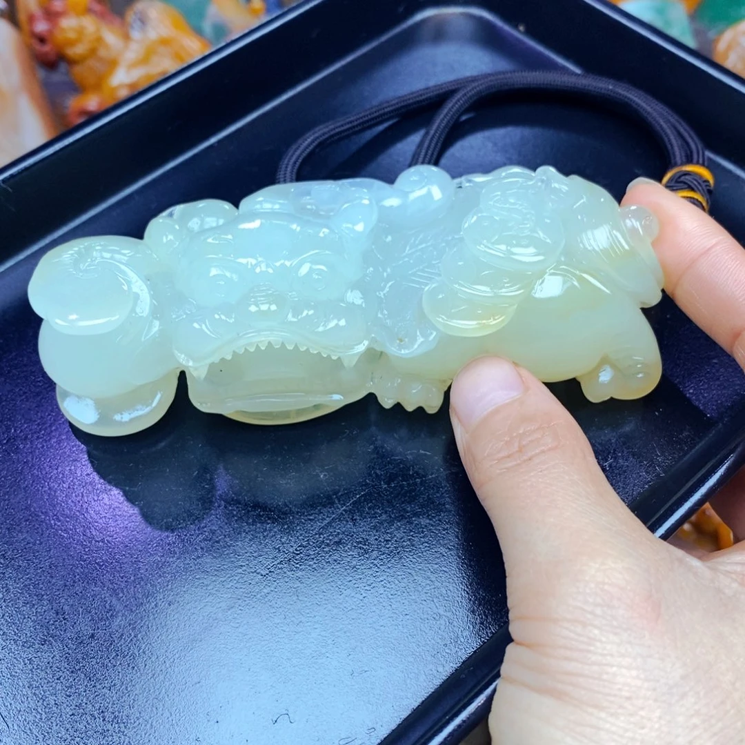 石英质玉（黄龙玉）未镶嵌颈饰