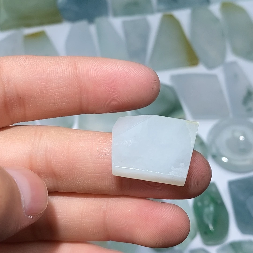 翡翠未镶嵌颈饰7443