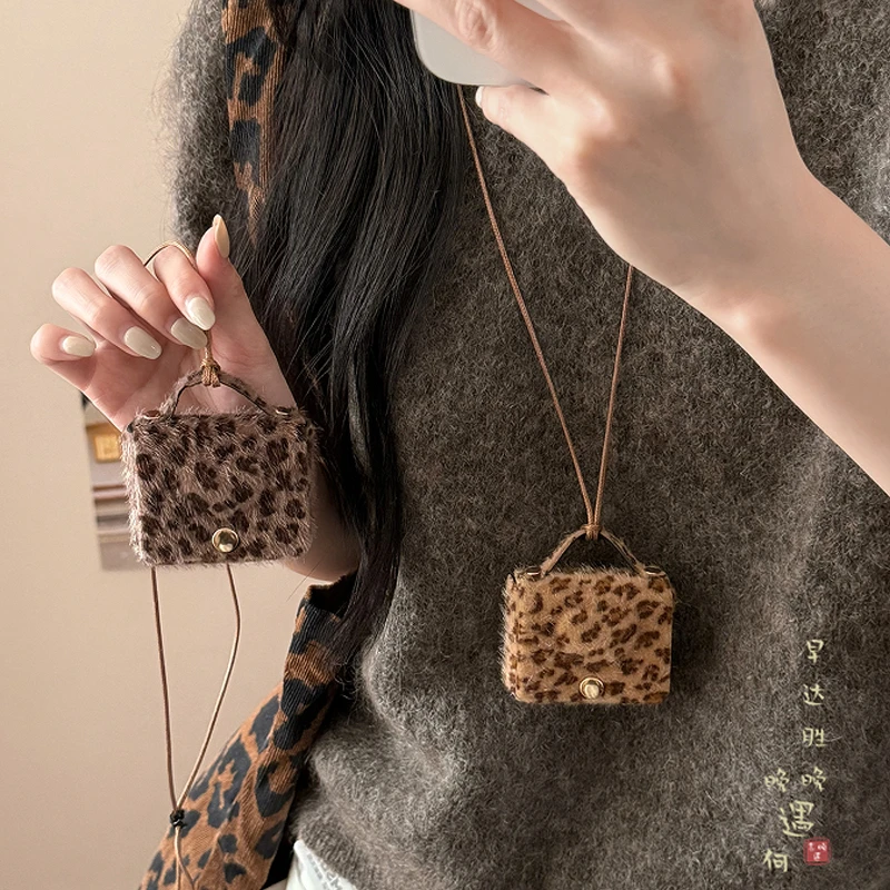 铜皮质项链 豹纹包挂零钱包项链女秋复古长款毛衣链收纳包包配饰