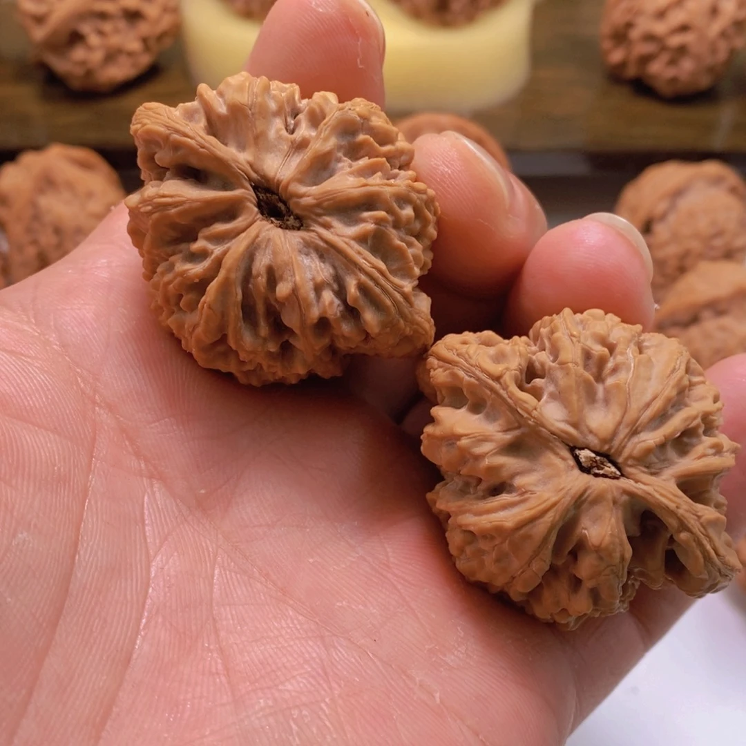 文玩核桃把件玩*人文玩核桃狮子王