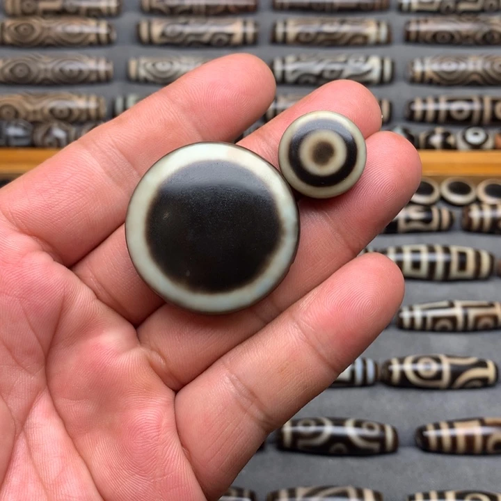 玛瑙/玉髓颈饰未镶嵌老**年