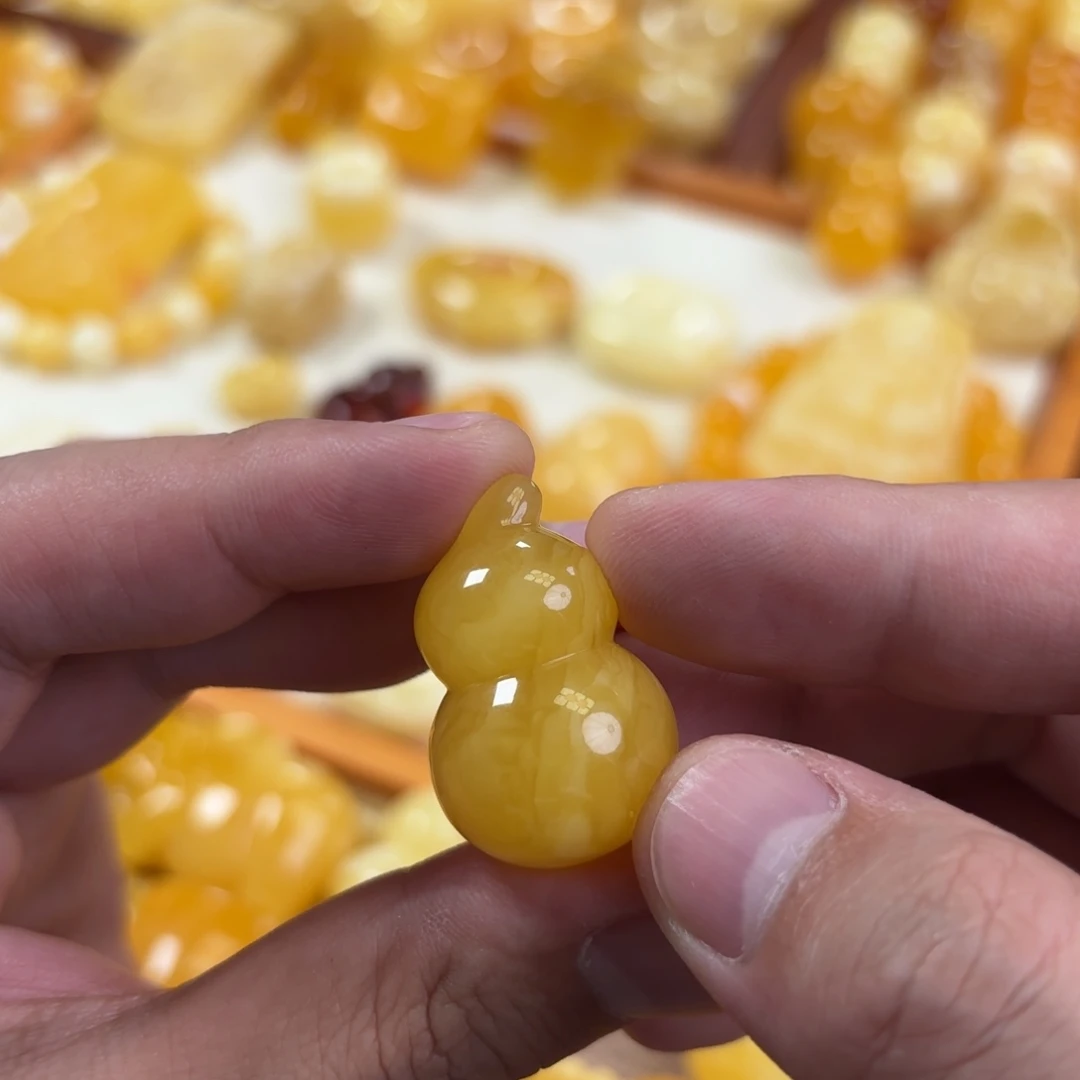 m***o裸石蜜蜡未镶嵌葫芦