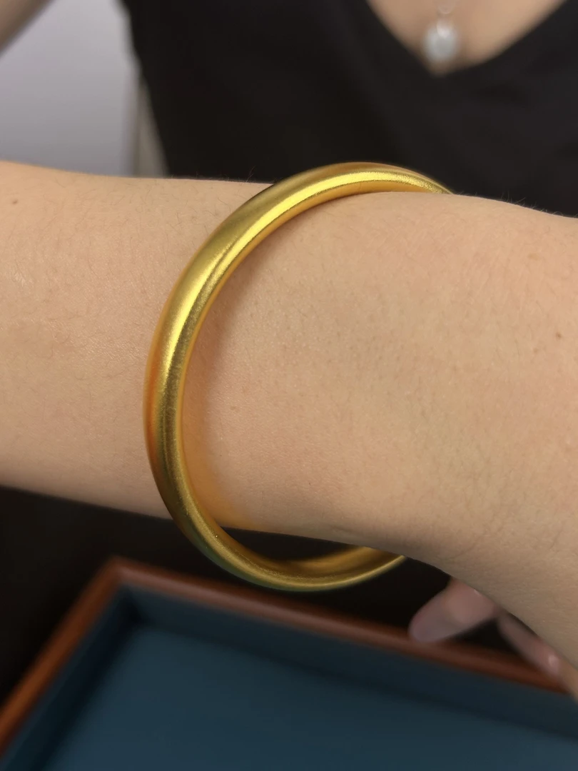 足银手镯 尊伴珠宝镀金银手镯实心古法光面简约金素圈轻奢复古