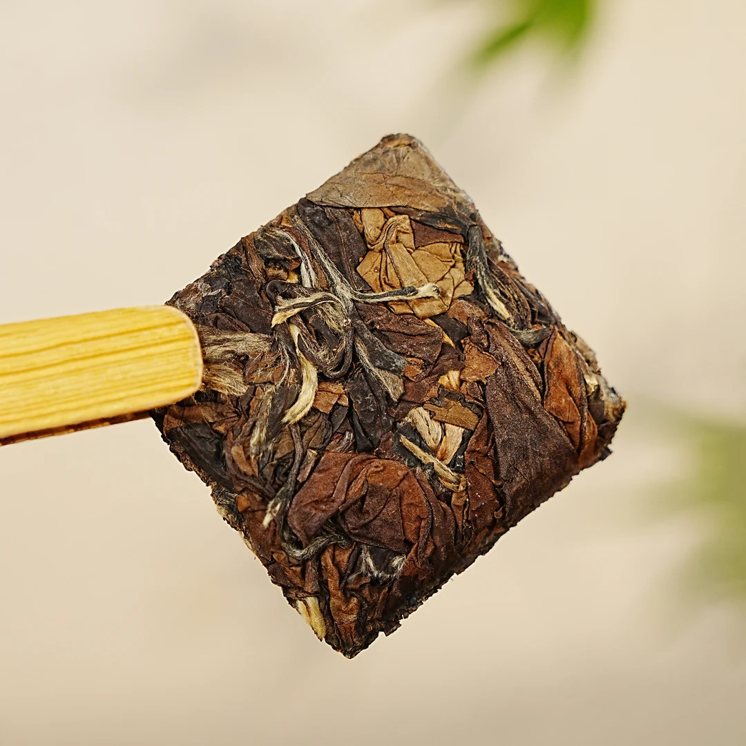紧压老白茶 正宗福鼎白茶陈韵香枣香寿眉小方片茶叶
