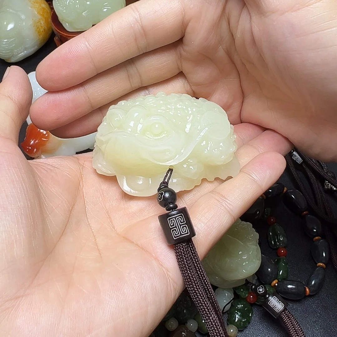 玉艾****)新疆昆仑山脉料子：天然料子：精品：金蟾