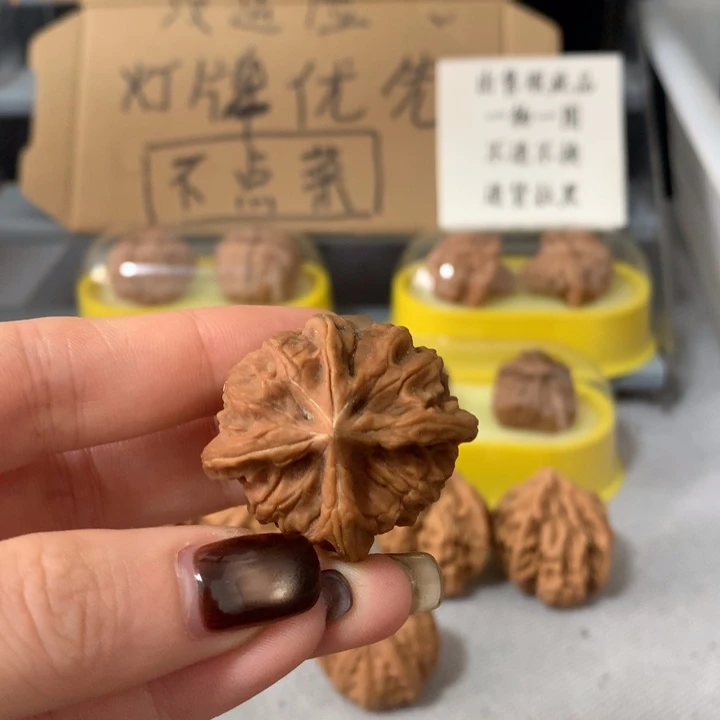 D***X吊坠文玩核桃异形单只，有瑕疵
