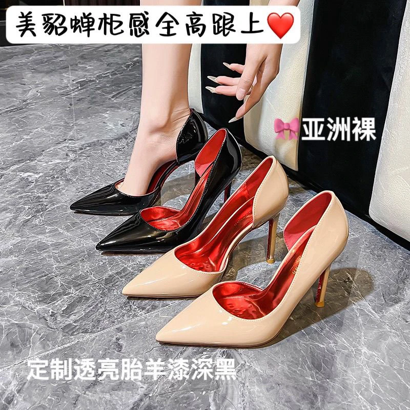 美貂蝉2025网红新款红底水钻细跟侧空浅口高跟鞋女性感漆皮尖头女