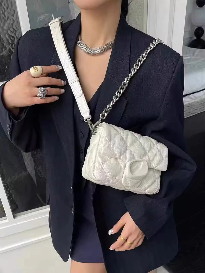 小D家腋下女包2025夏季新款时髦小众设计褶皱链条包泡泡菱格小包