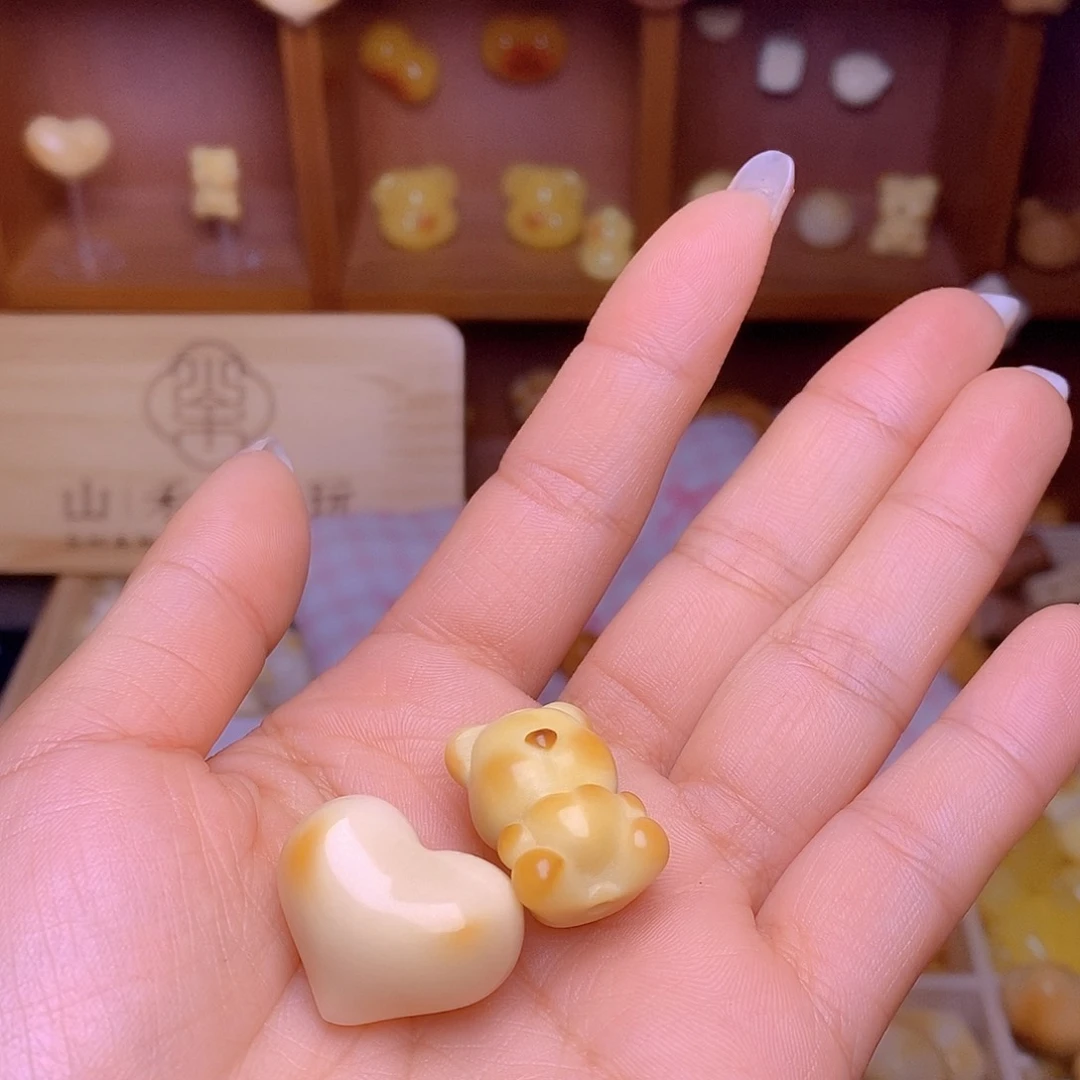 吊坠猴头核桃抱心小熊和爱心