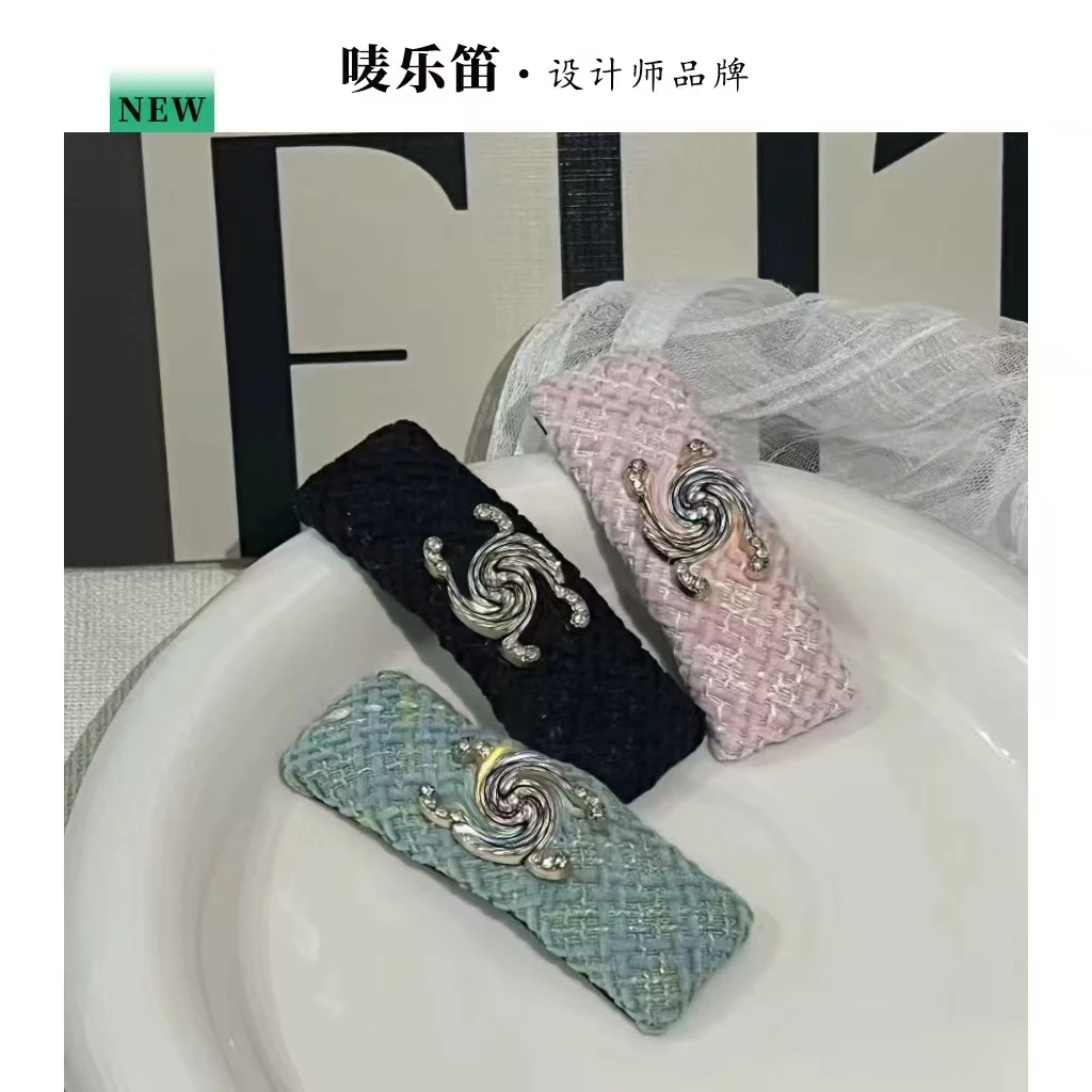 唛乐笛 ·  凯旋小香风 气质时尚百搭复古丝绒皮质发夹FQ3023 F