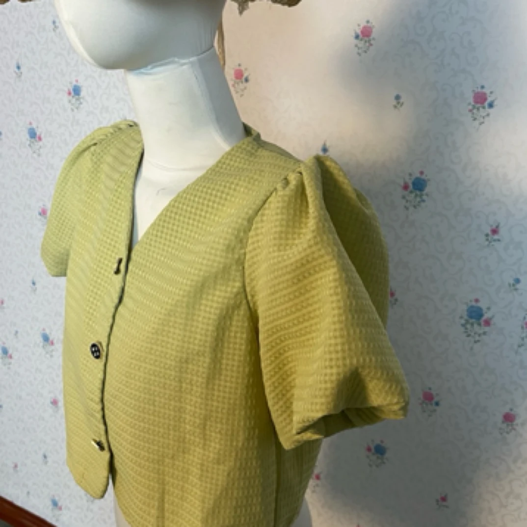 泡泡袖衬衫小众短款上衣