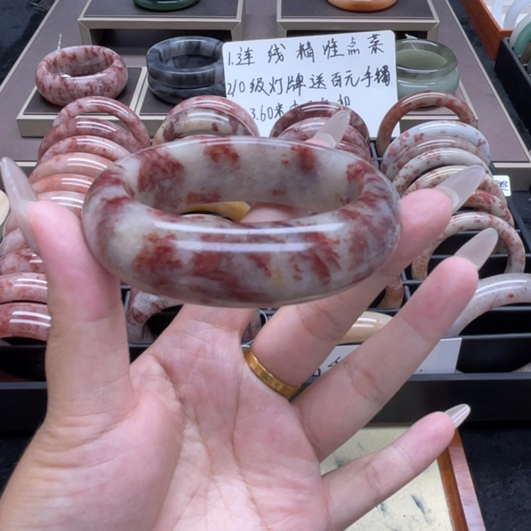 慢***慢石英质玉（非洲翠）手镯合金