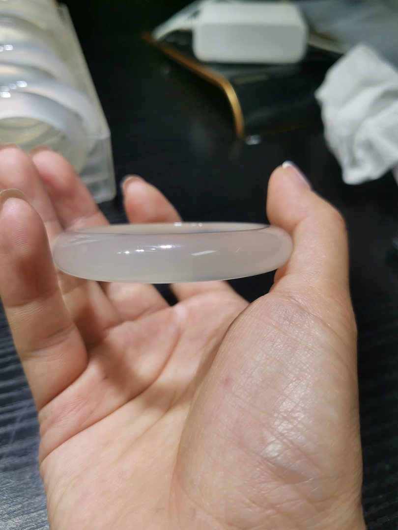 玛瑙手镯冰冰透透