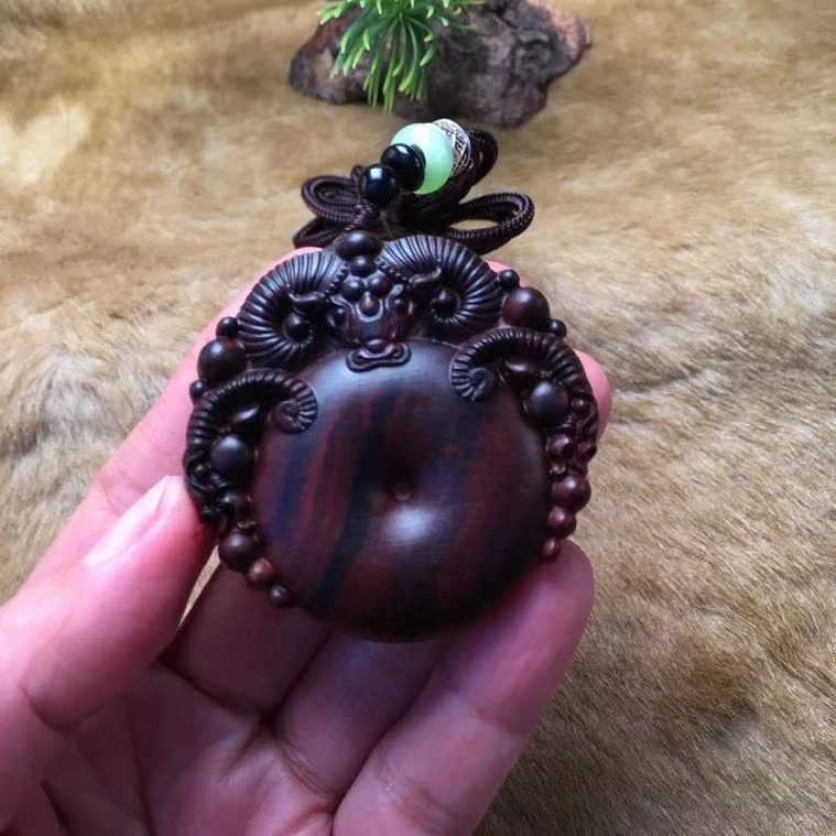 正宗海南黄花梨老料紫油梨《三羊开泰》木质吊坠车挂手把件5*5*1.0