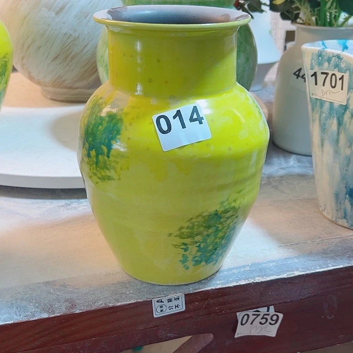 芳***.陶瓷精品口10，高23，014，摆件微瑕