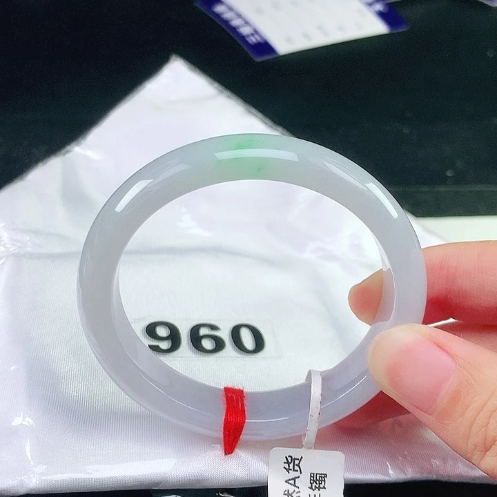 未镶嵌手镯（贵妃镯）翡翠