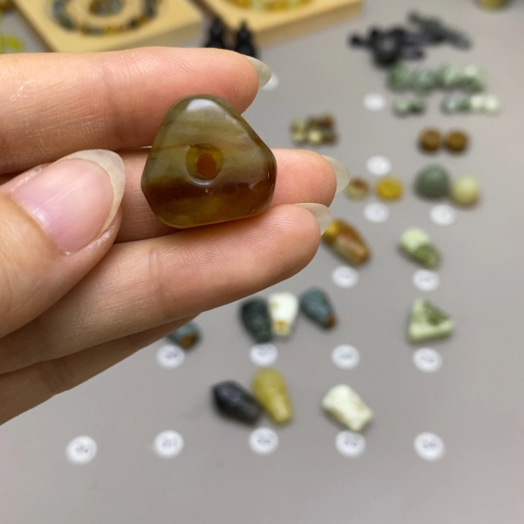芬***织未镶嵌蛇纹石玉配饰
