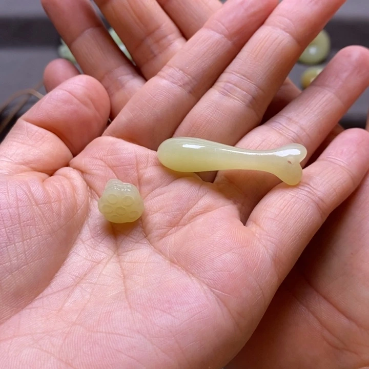 高***幺颈饰未镶嵌和田玉