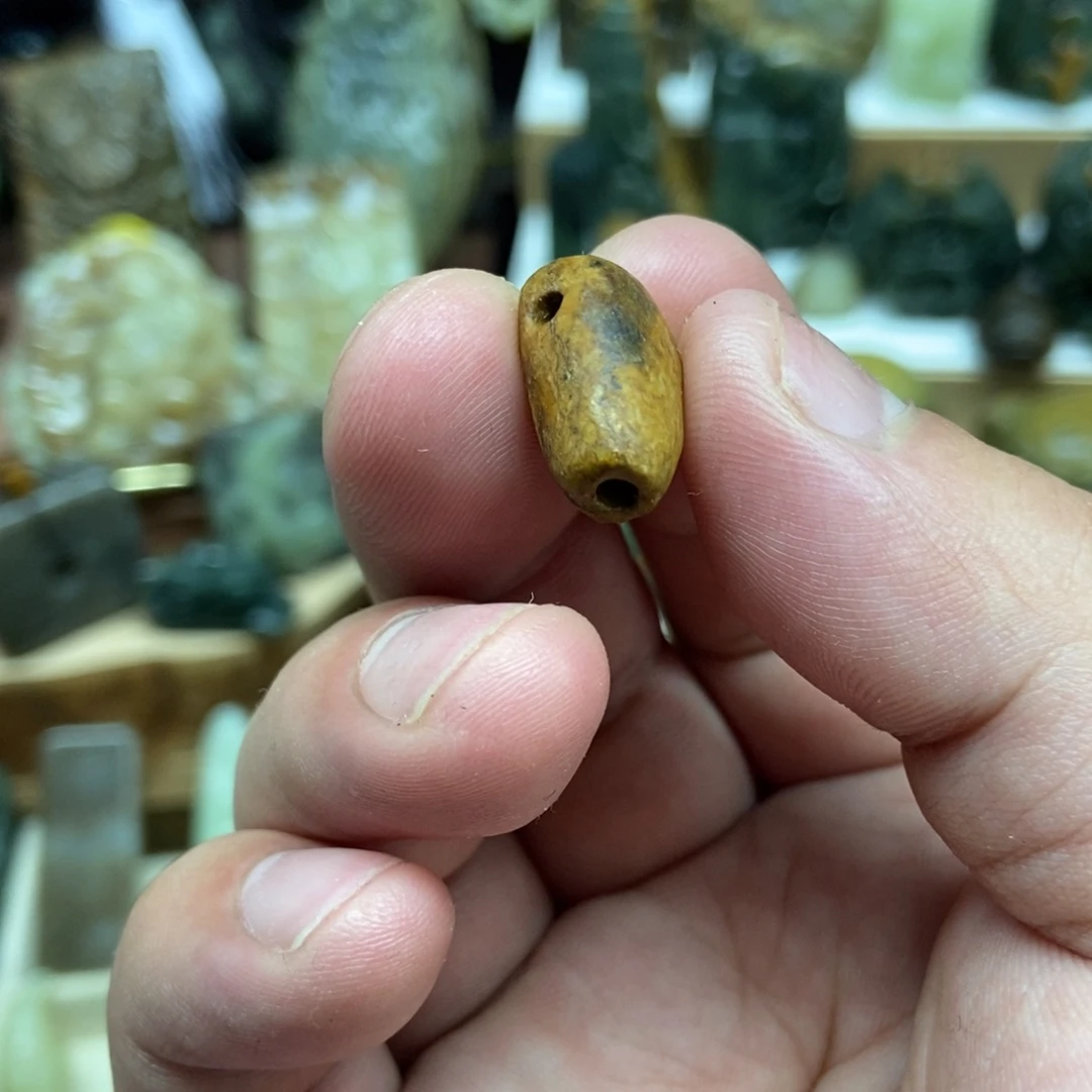 未镶嵌岫岩河磨玉（透闪石质玉）把件