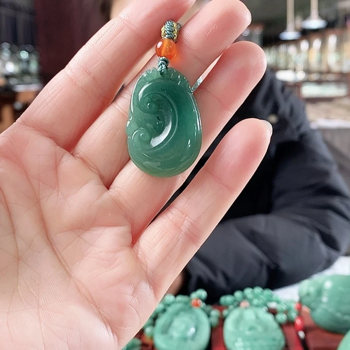 密玉（石英质玉）颈饰未镶嵌