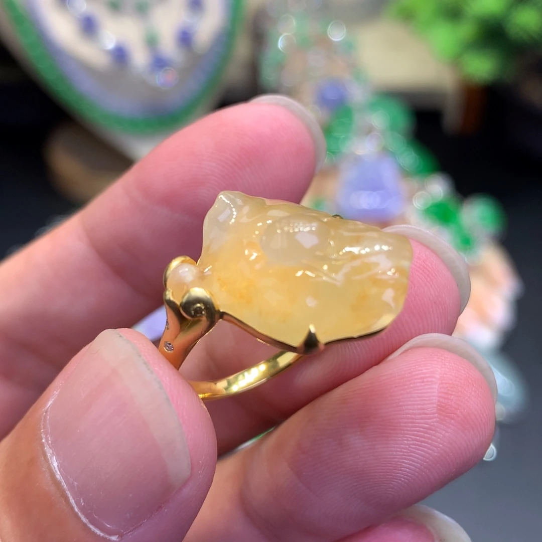 18K金镶嵌戒指翡翠
