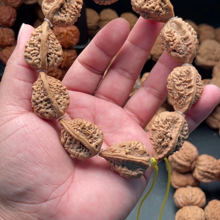 文玩核桃吊坠空*。1绣花鞋