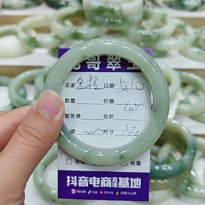透闪石-蛇纹石玉未镶嵌手镯金***?