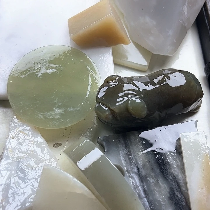 和田玉（糖玉）和田玉边角料9K金镶嵌八**风