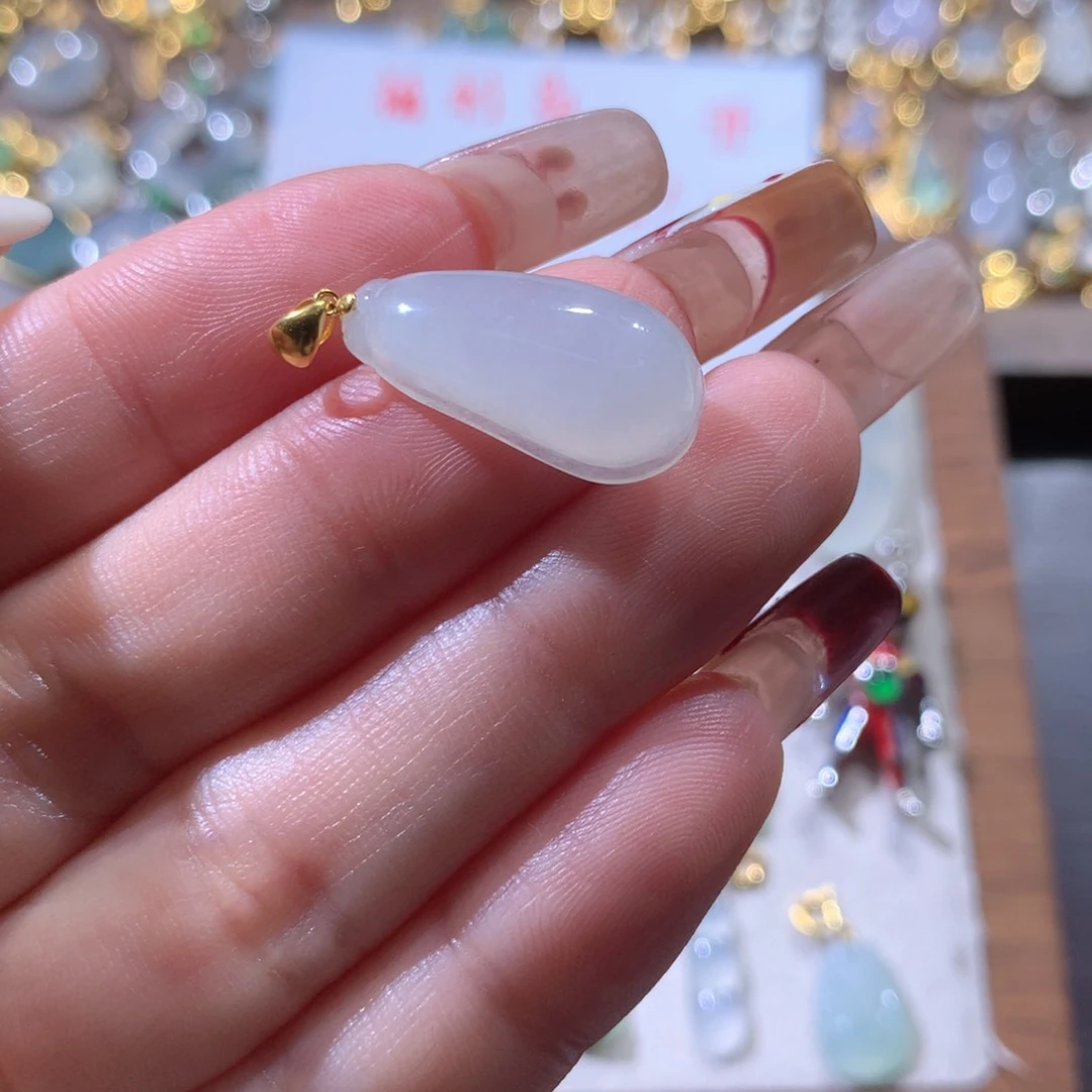 翡翠挂件18K金镶嵌翡翠