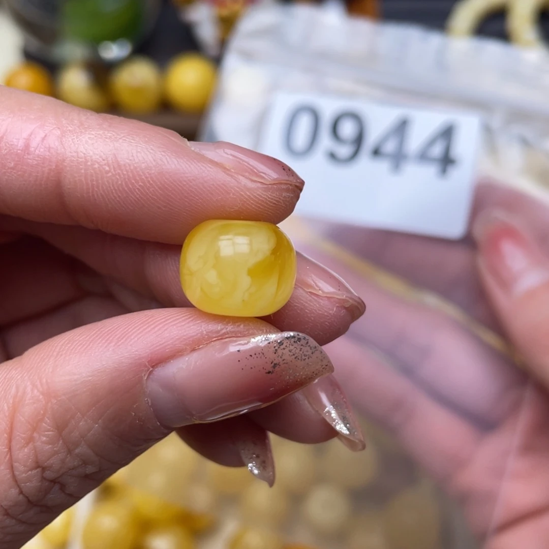 蜜蜡珠宝奇石未镶嵌小坑12.7