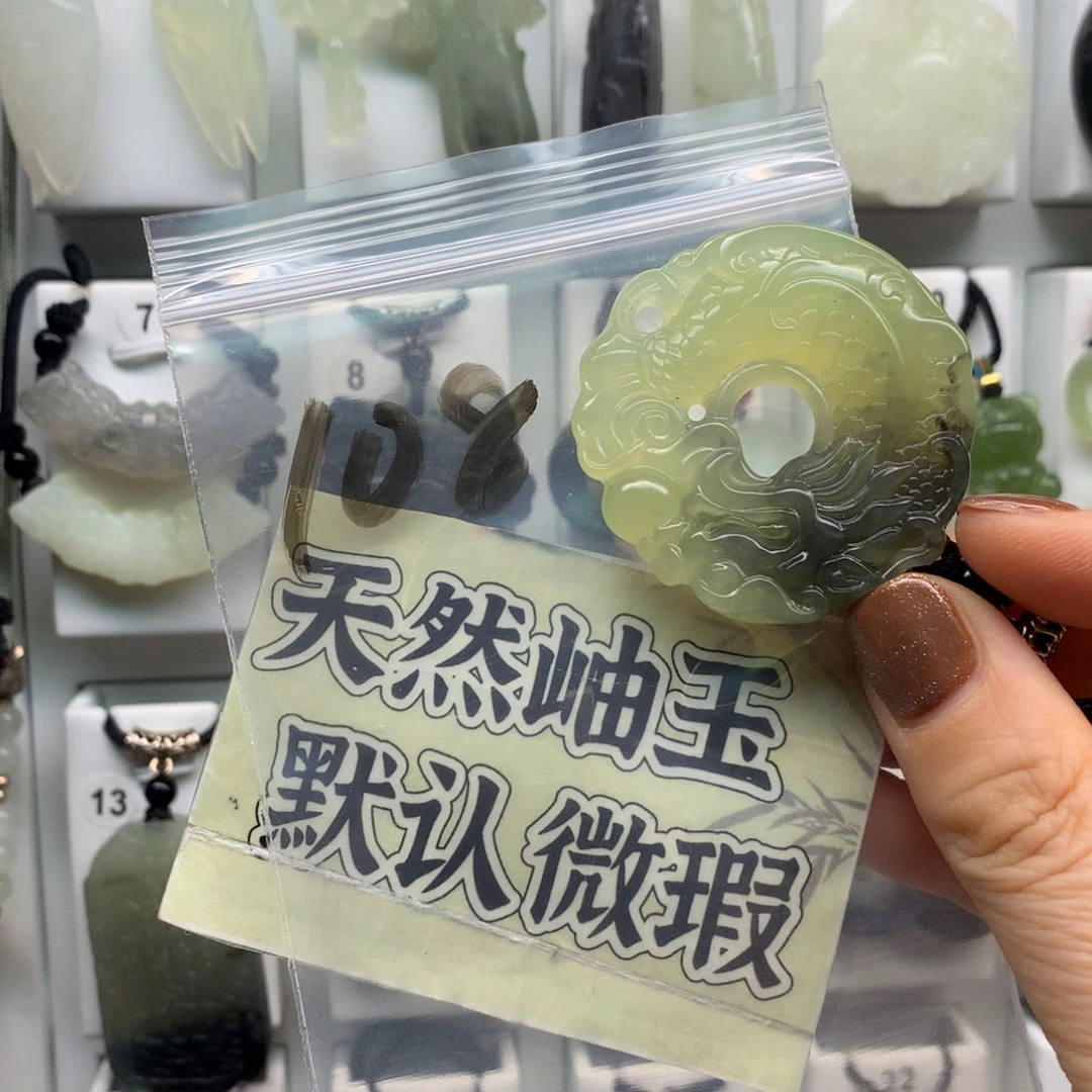 前***锦蛇纹石玉未镶嵌颈饰