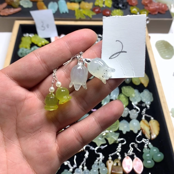 蛇纹石玉耳钉足银镀金镶嵌螃***走