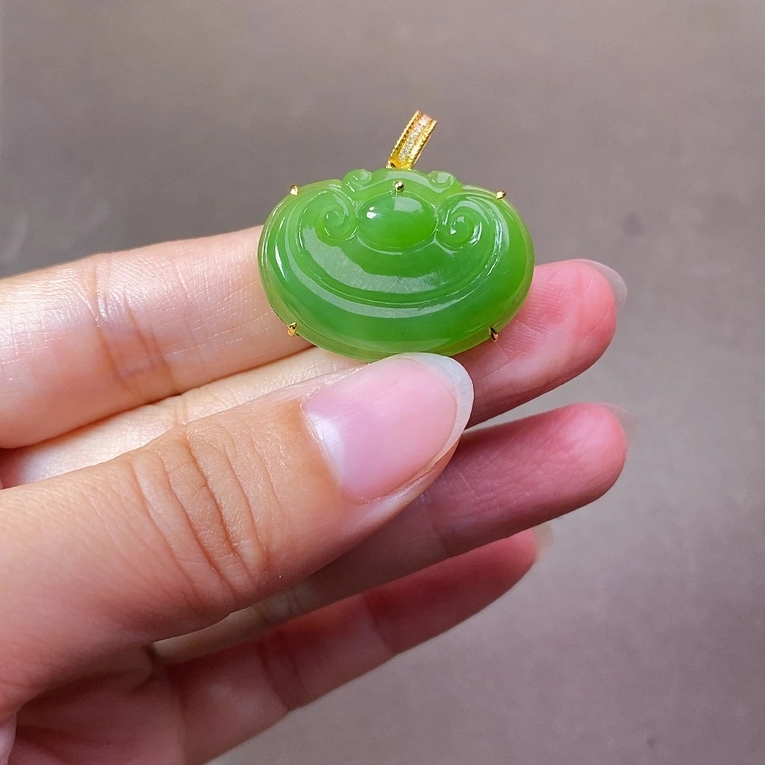 郑***大和田玉18K金镶嵌颈饰