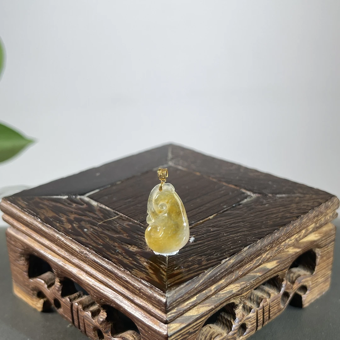 JGB24-014  天然缅甸A货翡翠  18K扣头如意