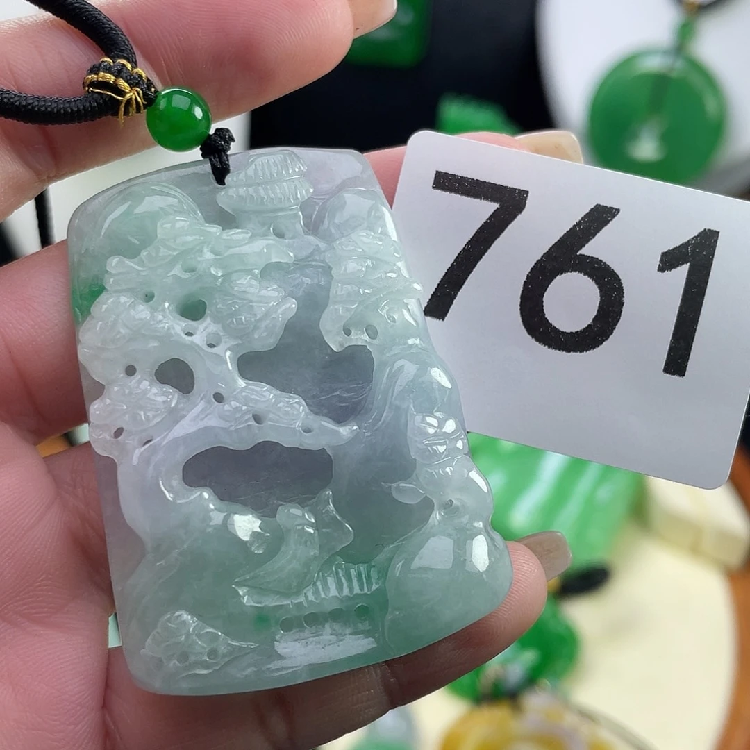 翡翠未镶嵌吊坠(赠链)