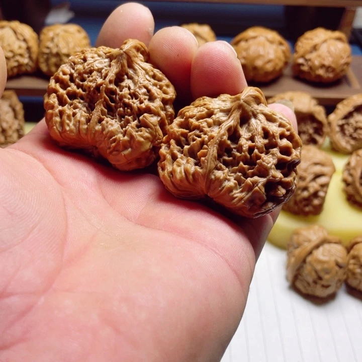 把件文玩核桃座山雕