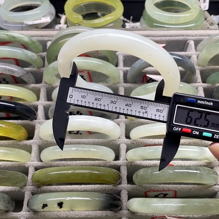 蛇纹石玉未镶嵌手镯61