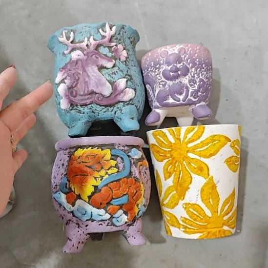 当场拍满15元发货不凑不发，花盆盆口不方不圆有针孔黑点是正常的，