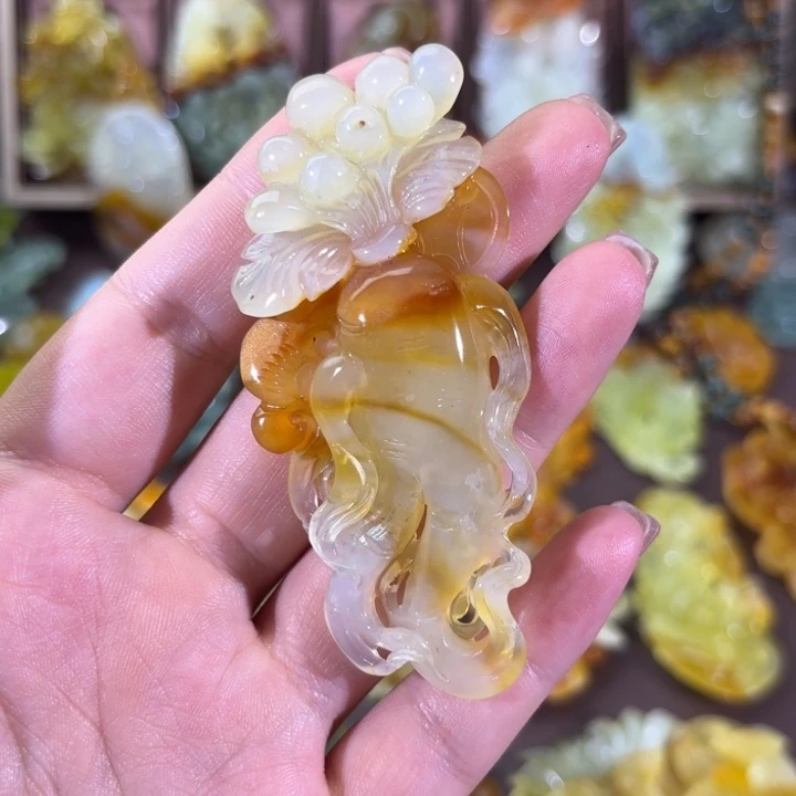 未镶嵌蛇纹石玉颈饰天****辉随机发