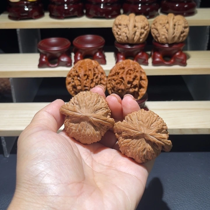 x****文玩核桃吊坠43白狮子