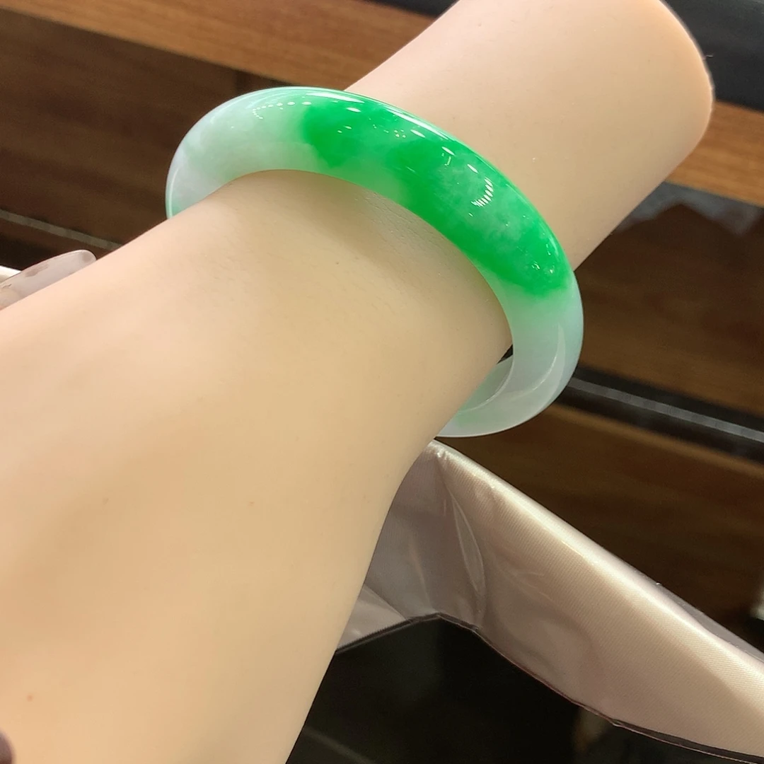 翡翠未镶嵌手镯51号冰种阳绿 对标一开品质 中万战斗机！