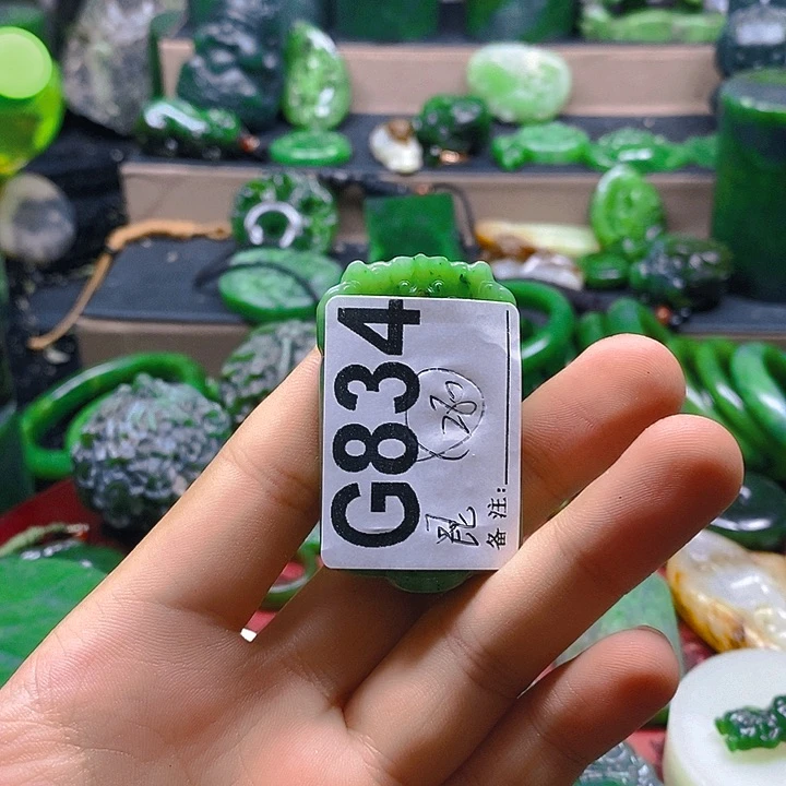 昆***哥和田玉未镶嵌珠宝奇石