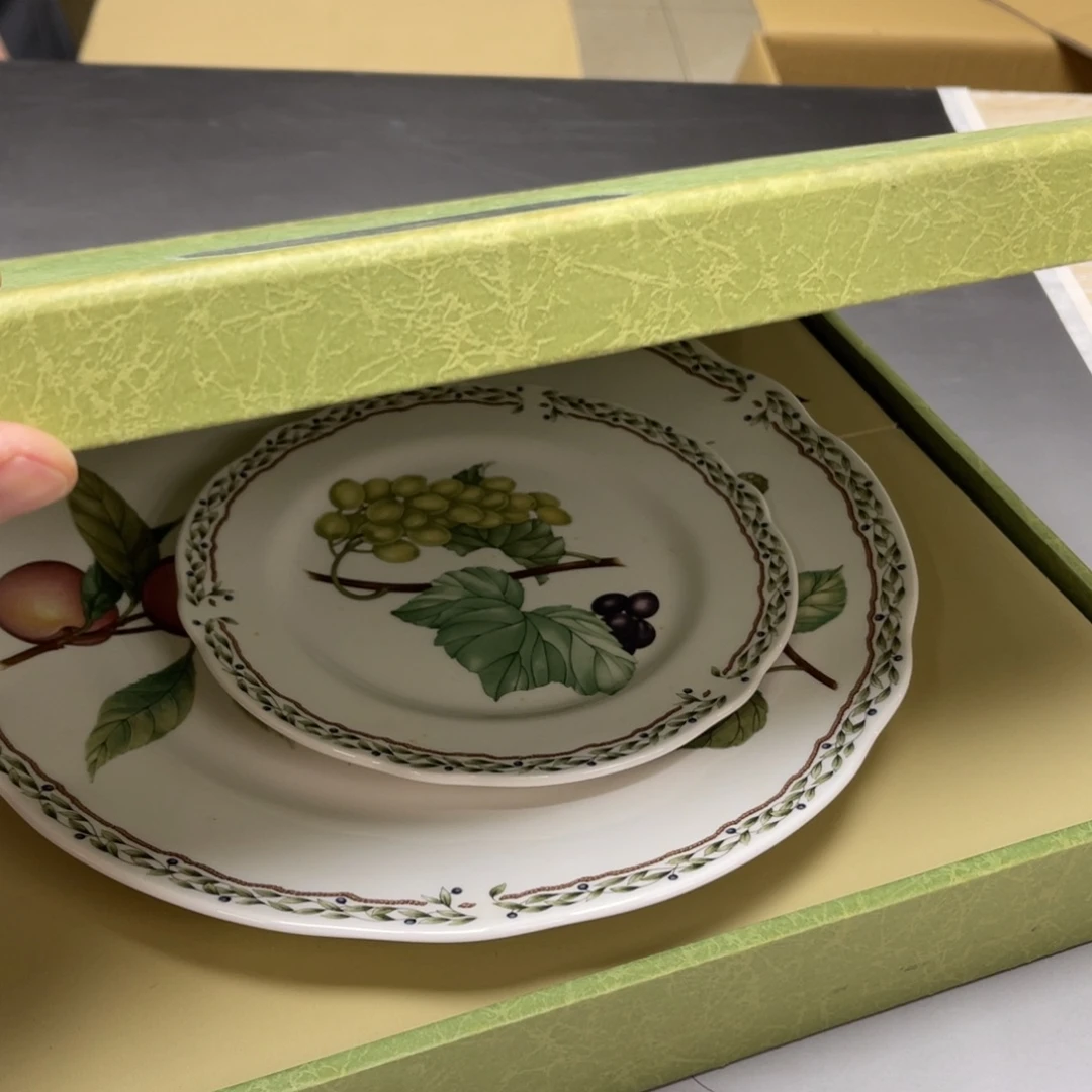 瓷片7*9密密麻麻地排列着一个