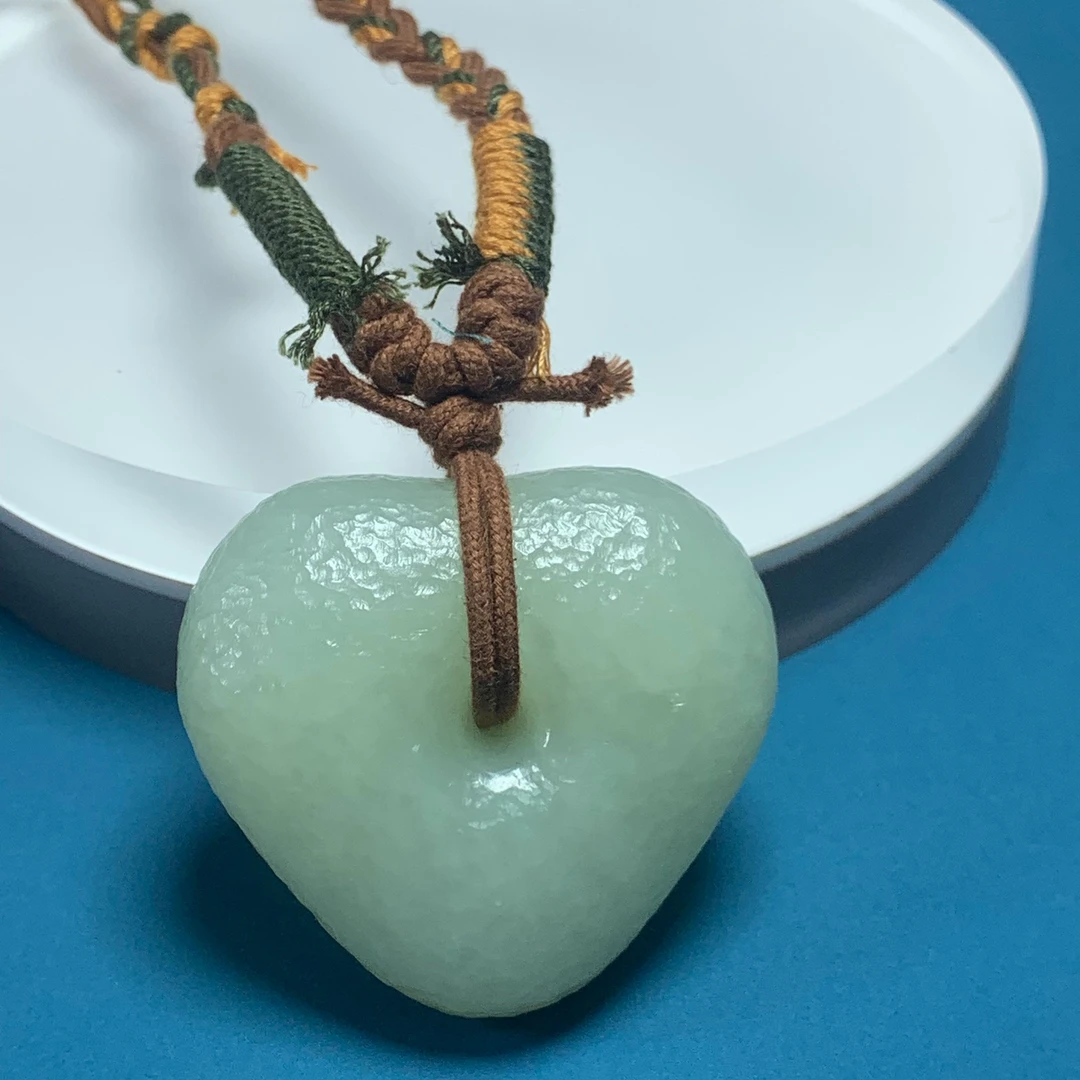 F2318珠宝玉石精选和田玉吊坠