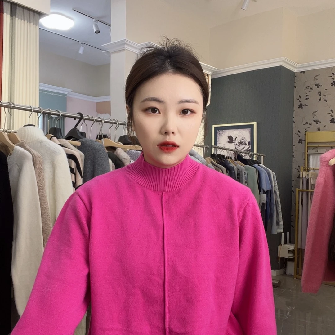 火龙果色半高领针织毛衣
