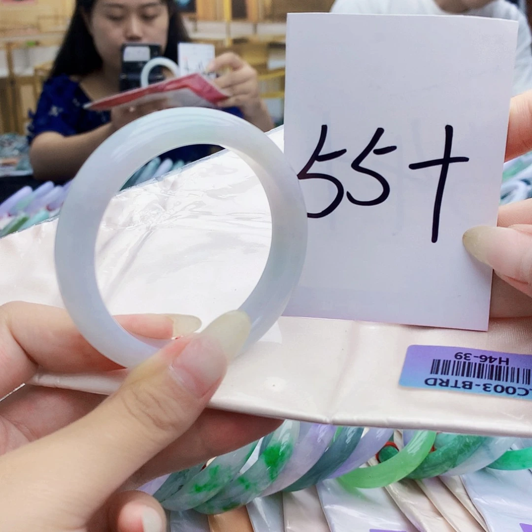 翡翠手镯未镶嵌0000……